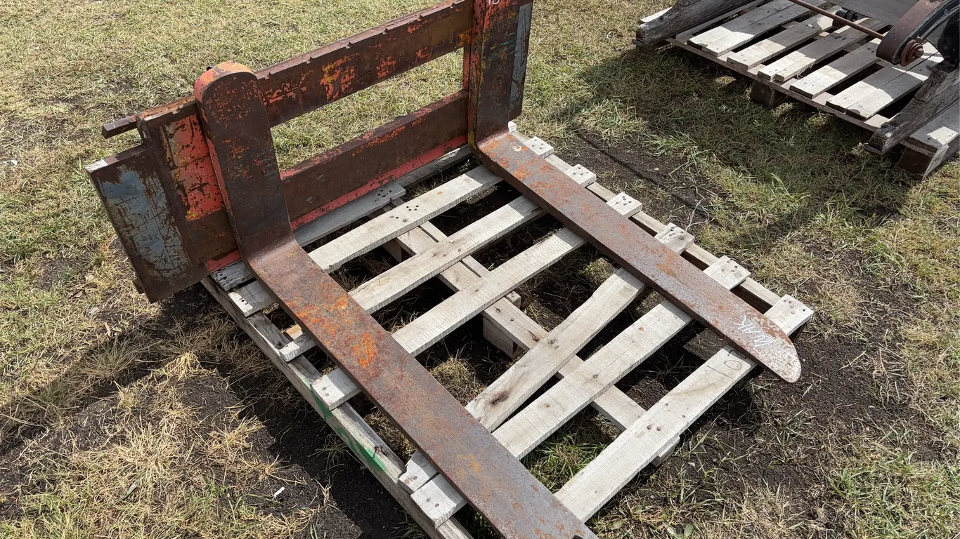 Bobcat attachments forklift pallet fork, Approx. 3'6'' *Unreserved*