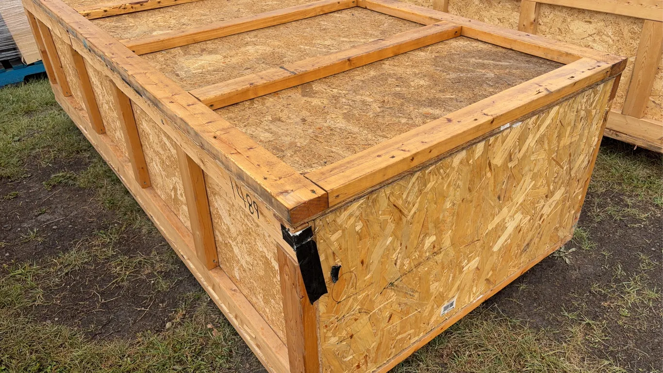 Wood crate, approx 9'x4'x3', *Unreserved*