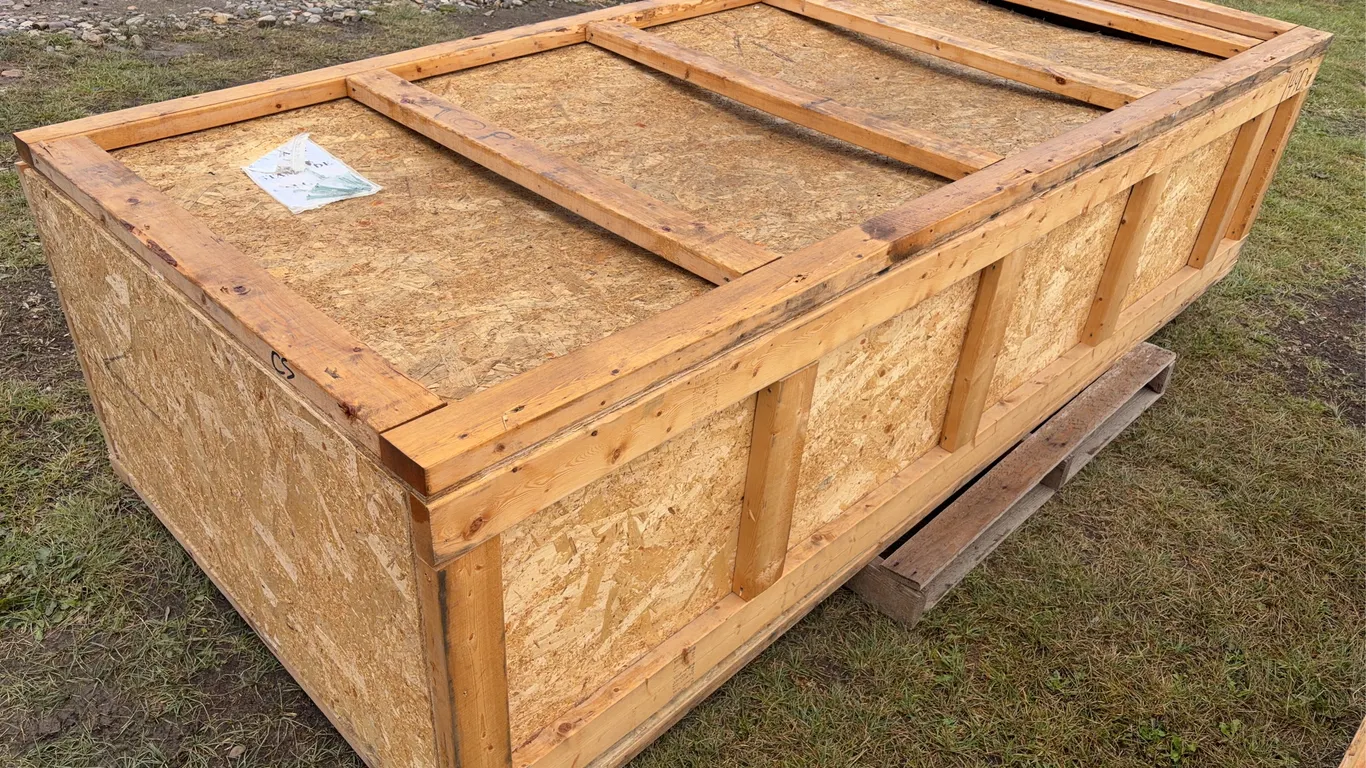 Wood crate, approx 9'x4'x3', *Unreserved*