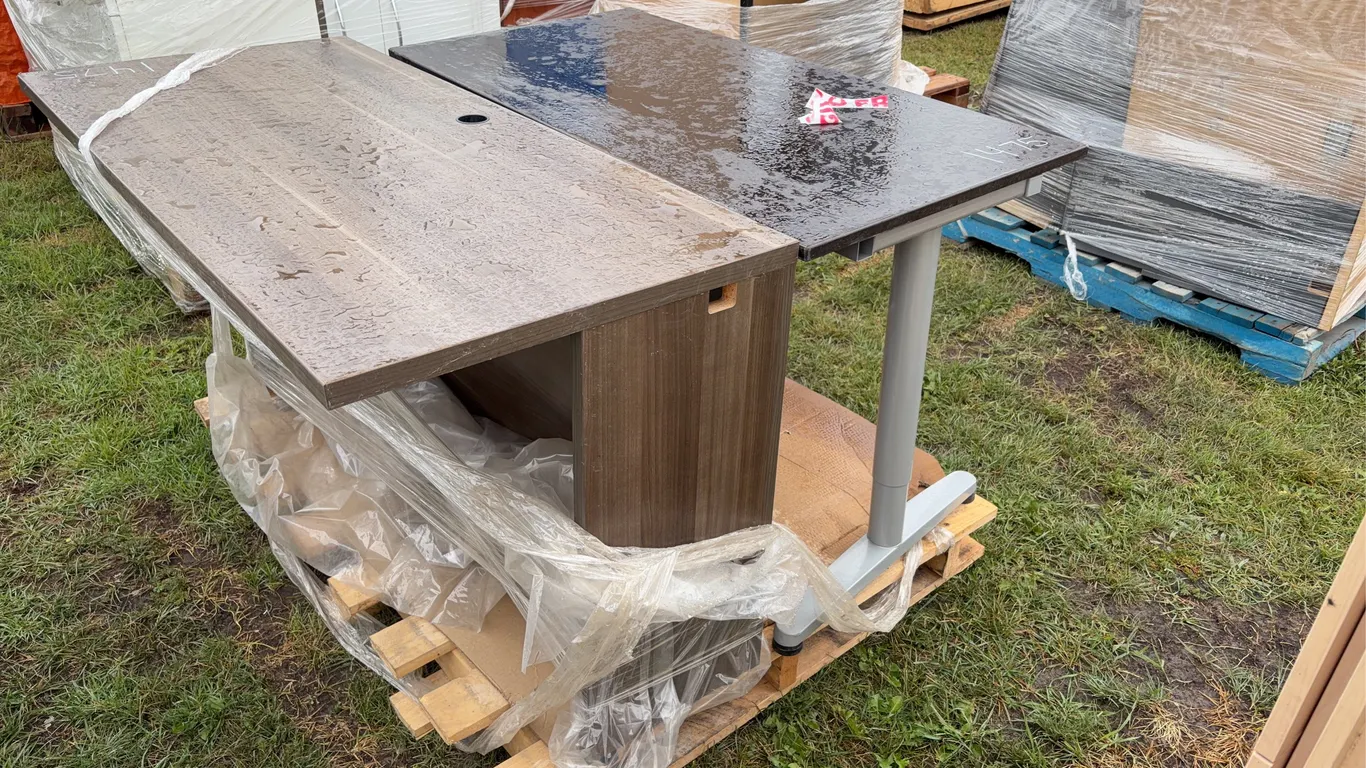 Desk particle board top w/ metal legs, Approx. 4' x 2' x 2'5'', Particle Board Desk Approx. 2' x 4'6'' x 2'6&#