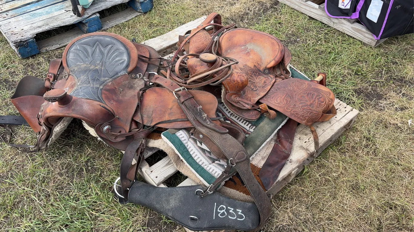 2 Western Saddles, 1 - 15'' Seat, 6'' Gullet, 1 - 15'' Seat, 5'' Gullet, 2 - horse blankets, *Unreserved*