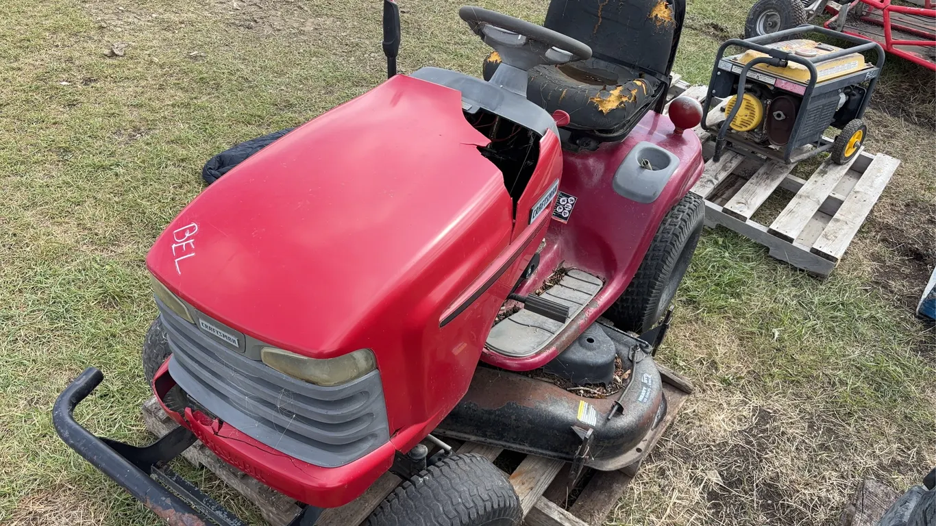 Craftsman Riding Mower, V Twin power motor, 20 hp, sn 032006S001473, *Unreserved*