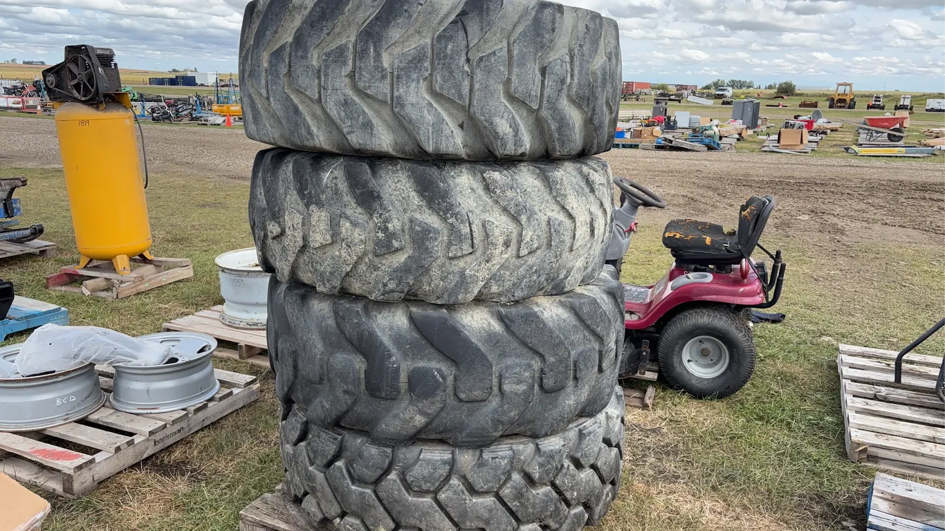 4 Tires for telehandler, 17.5/25 w/ 10 bolts rims, 16 ply, *Unreserved*