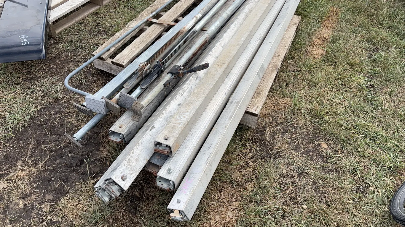 Approx. 12 pce Load Jacks & Load Braces *Unreserved*