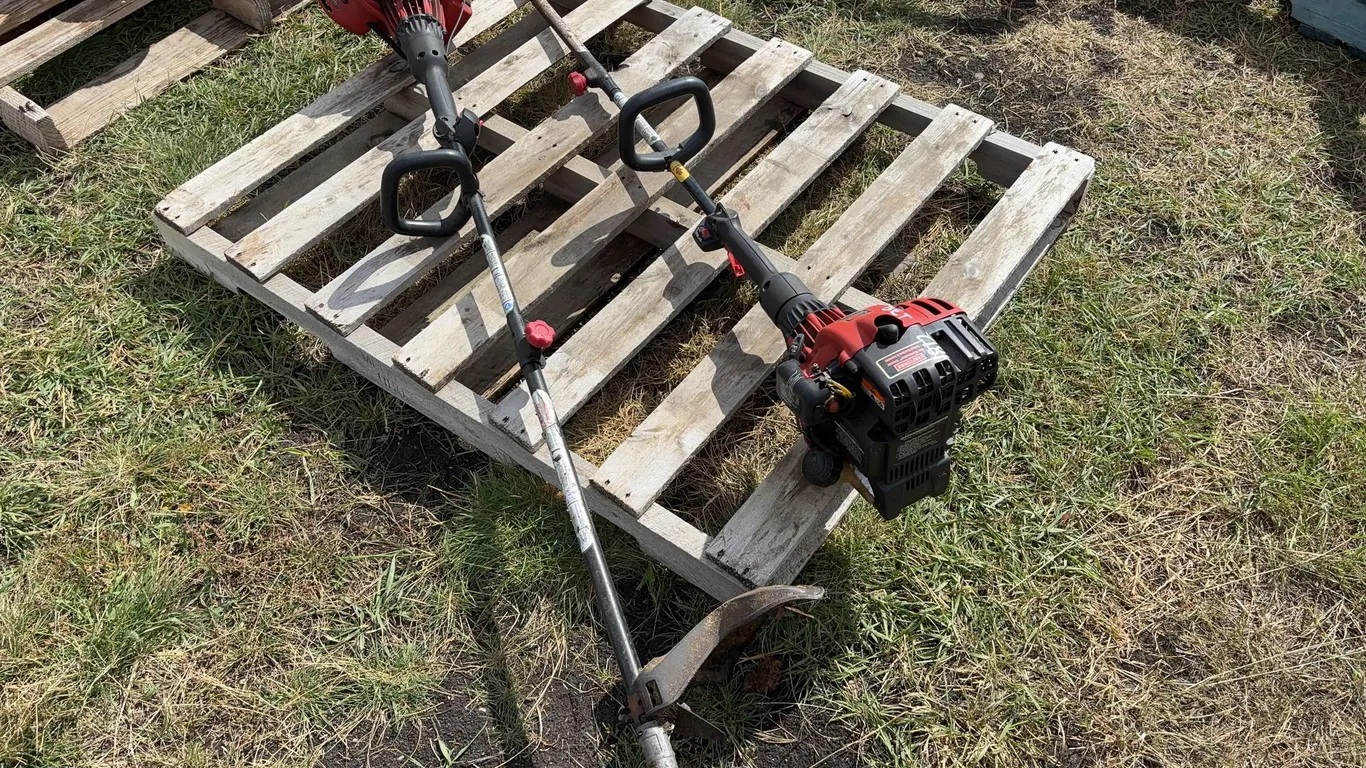 2 Craftsman weed whackers, Model 21032 4 cycle, *Unreserved*