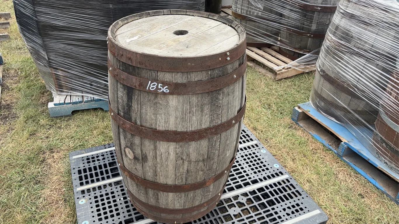 1 - Wooden Oak Barrel w/ metal hoops *Unreserved*