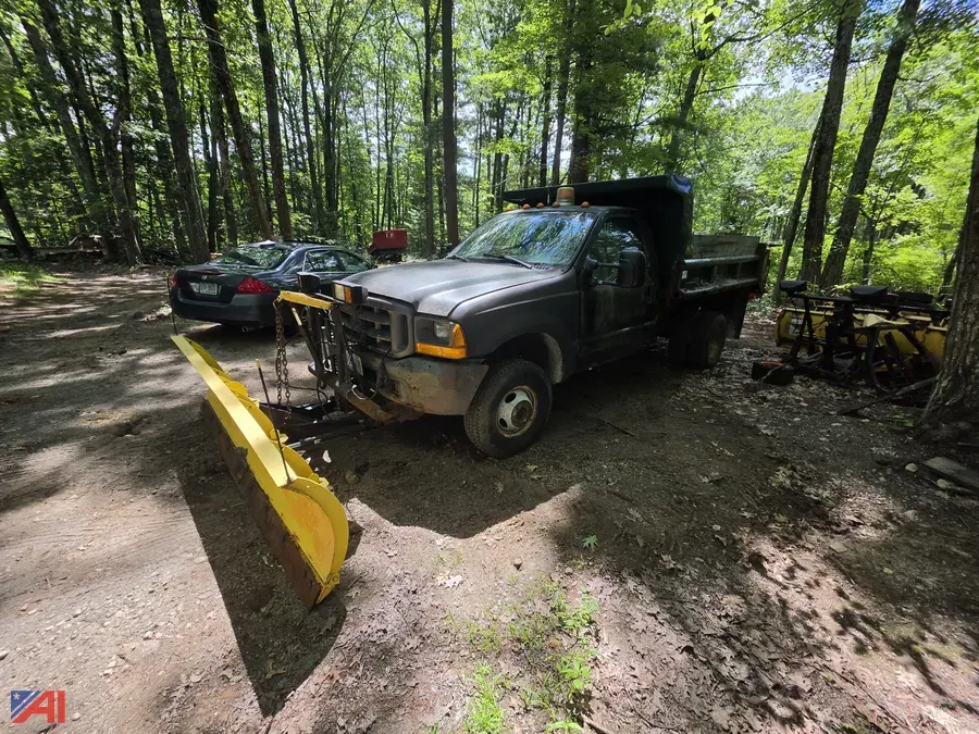 2000 Ford F-350 Super Duty Dump Truck with Plow