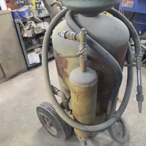 Pressure Pot Sandblaster