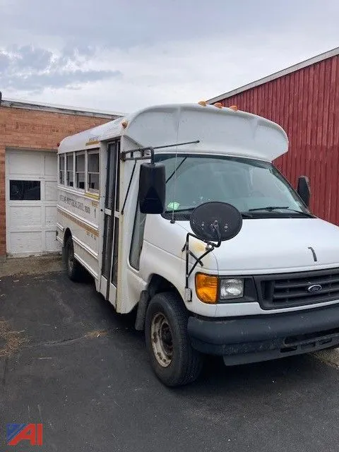 2005 Ford E-Series Bus