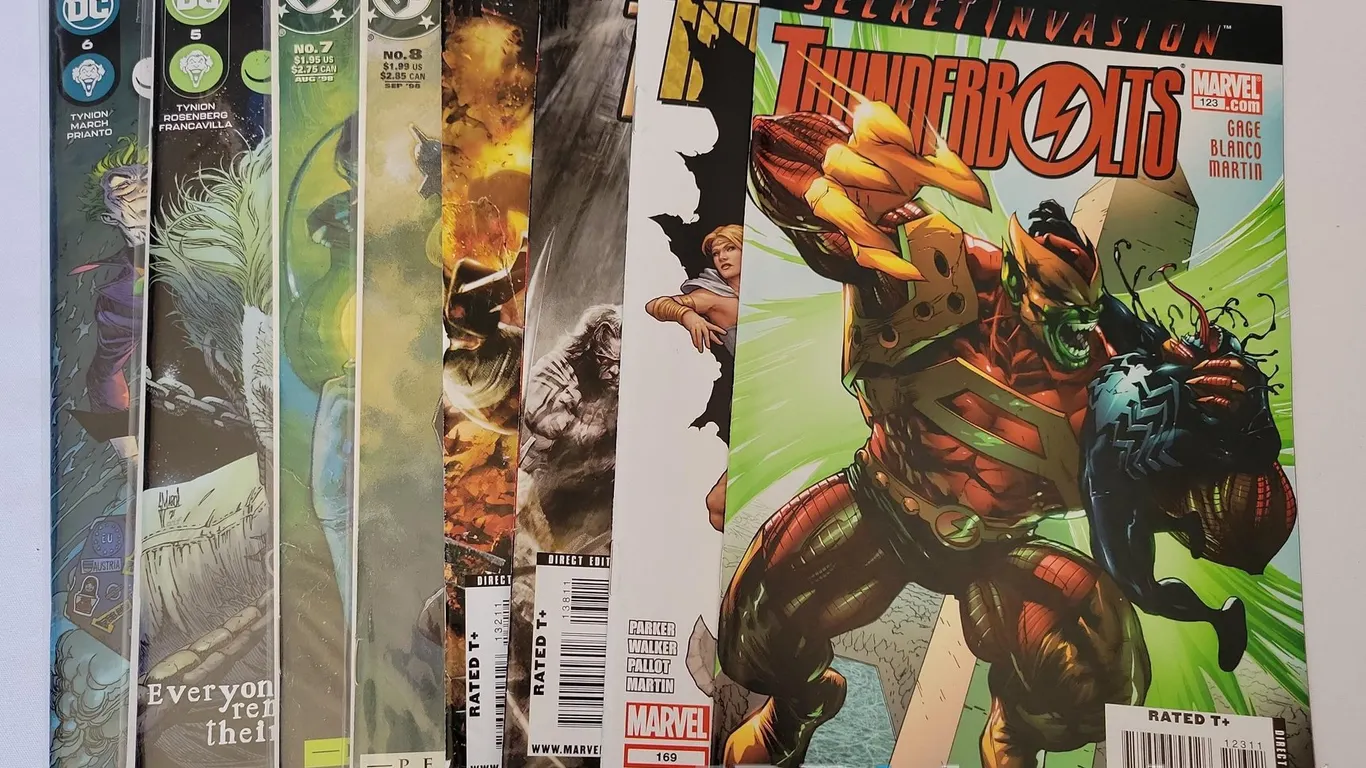 LOT OF (4) DC AND (4) MARVEL COMIC BOOKS