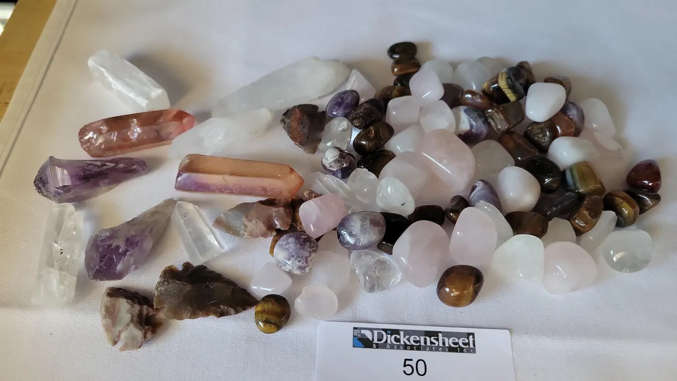 VARIETY OF POLISHED STONES AND CRYSTALS