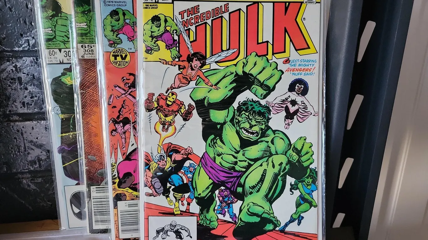 (4) MARVEL THE INCREDIBLE HULK COMIC BOOKS