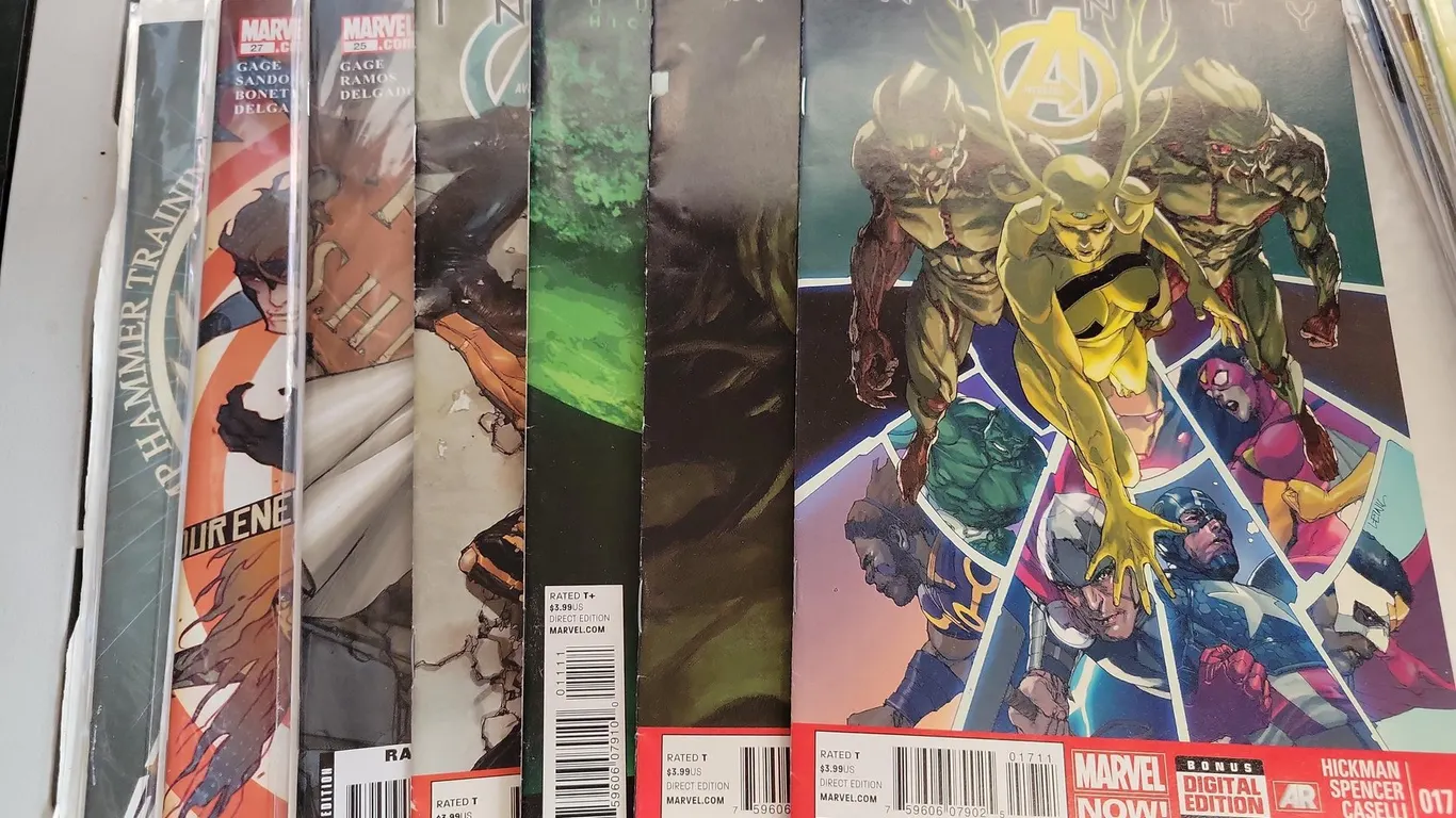 (7) MARVEL AVENGERS COMIC BOOKS