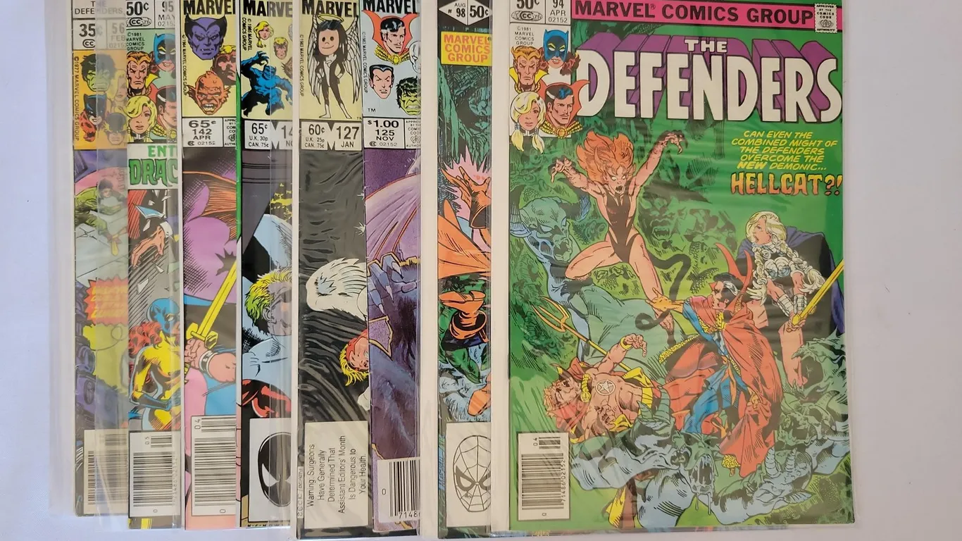 (8) MARVEL THE DEFENDERS COMIC BOOKS