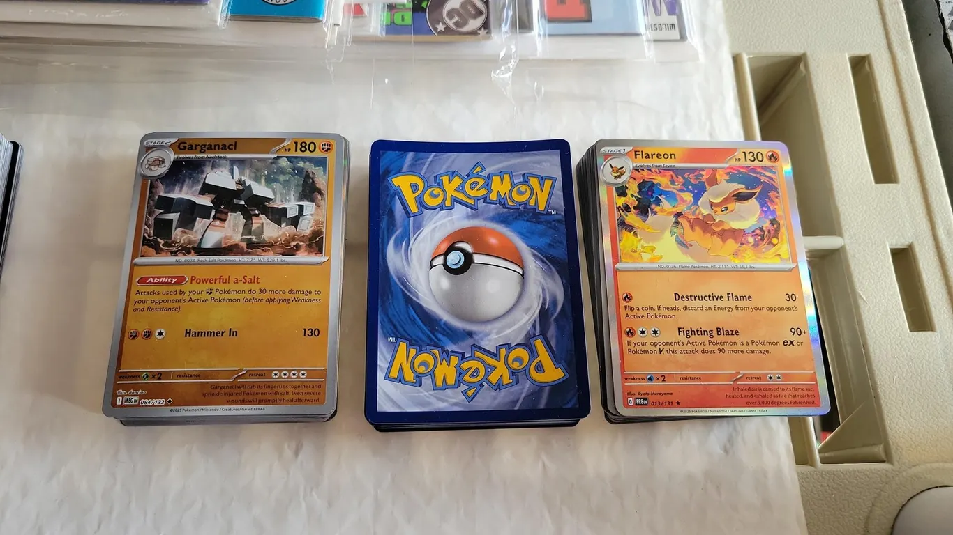 (150) POKÉMON CARD LOT