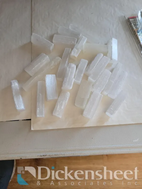 LOT OF WHITE CRYSTALS