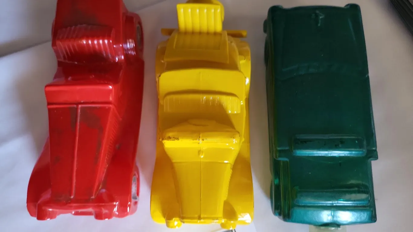 (3) AVON COLOGNE AND AFTERSHAVE CAR COLLECTION