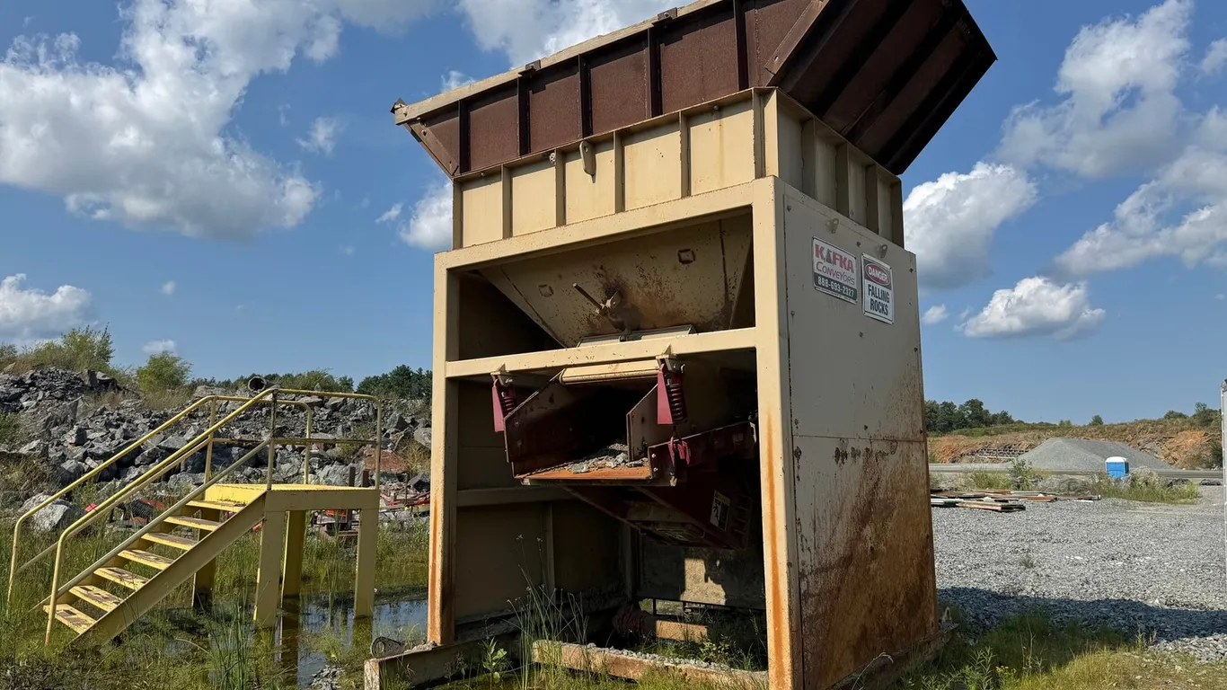 Syntron MF2000 12'X16' Hopper Feeder