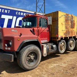 1992 Mack RB688S Water Truck
