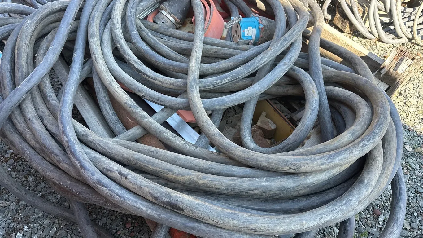 Crate W/ 2/0 AWG Power Cable And 480V Plugs