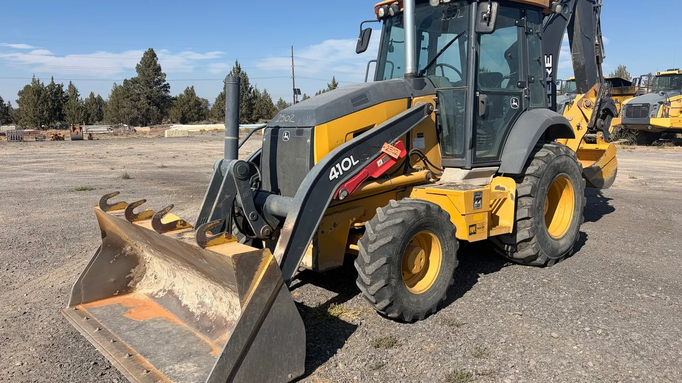 2017 Deere 410L Loader Backhoe