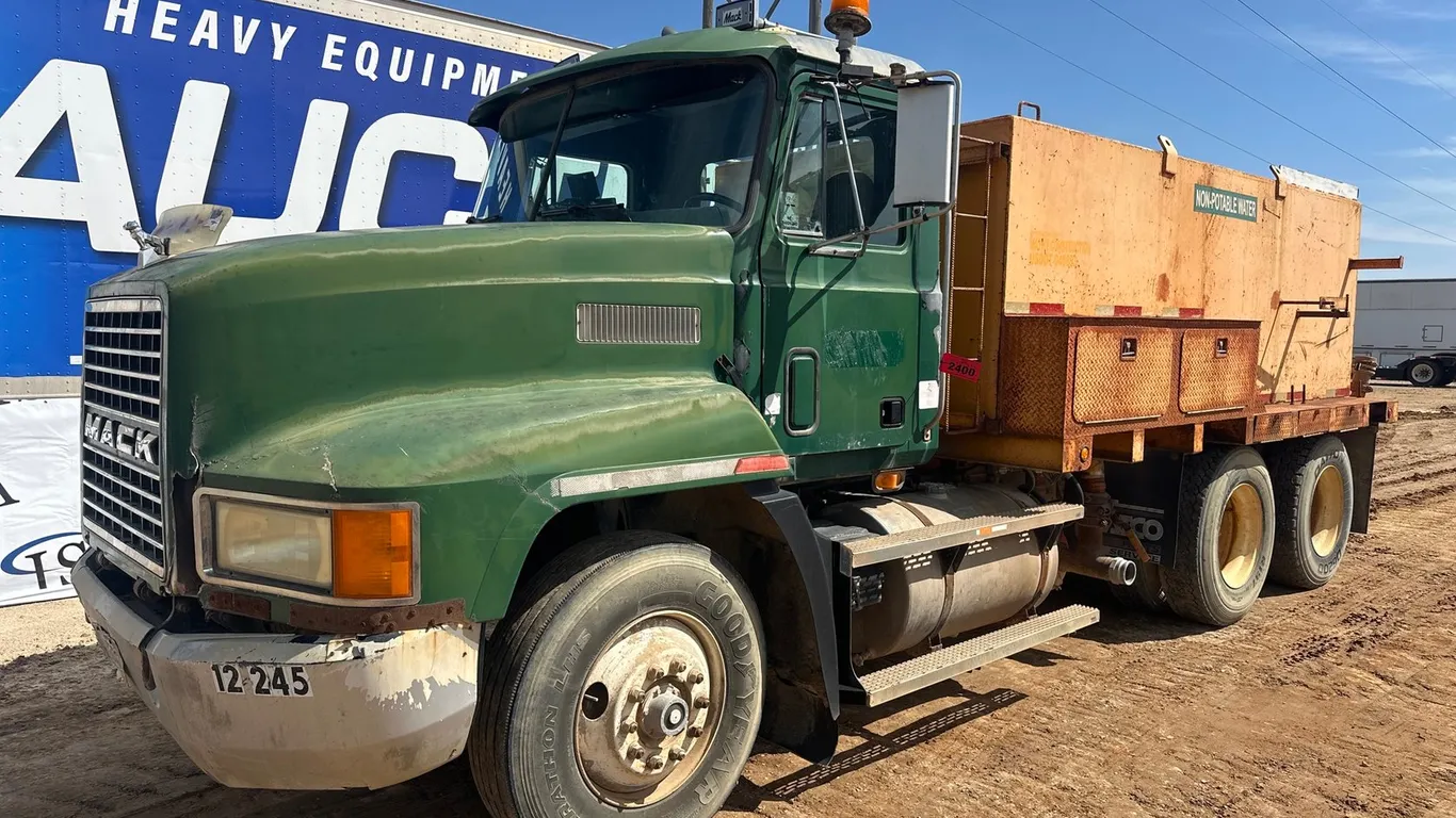 1994 Mack CH613 Water Truck