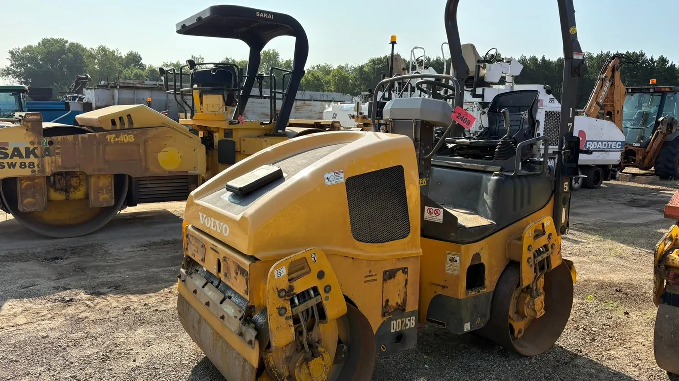 2015 Volvo DD25B Double Drum Smooth Roller Compactor
