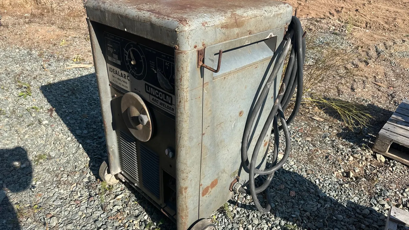 Lincoln Idealarc TM-400/400 SMAW Welder