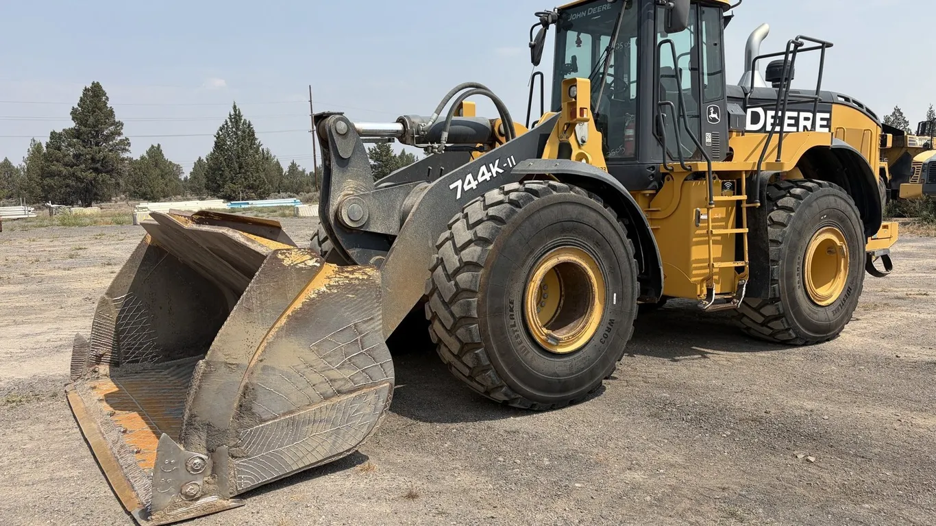 2019 Deere 744K-II Wheel Loader