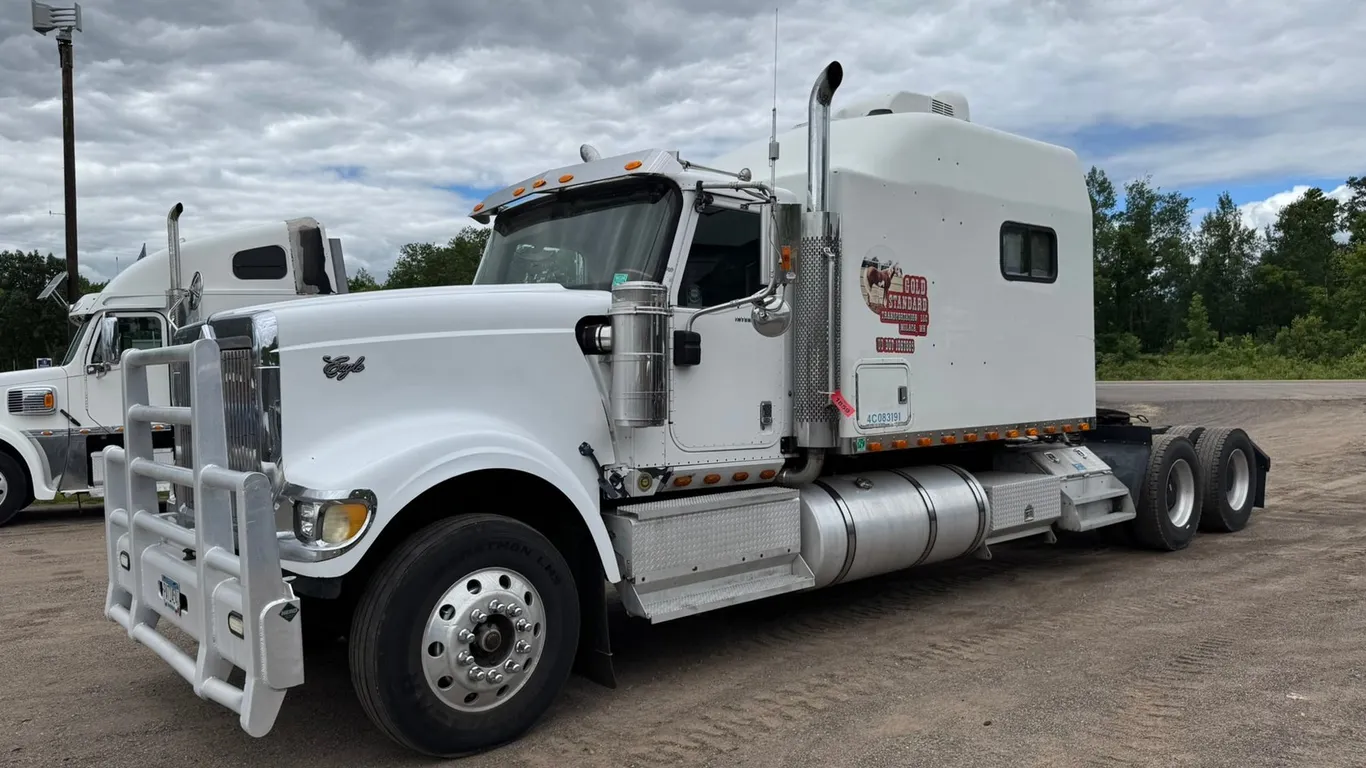 2004 International Eagle 9900i 6x4 Sleeper Cab Truck Tractor