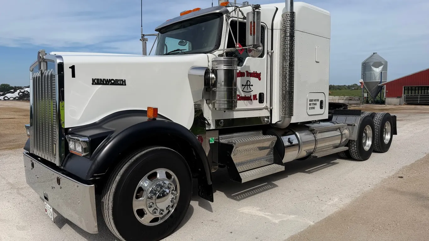 2016 Kenworth W900L Sleeper