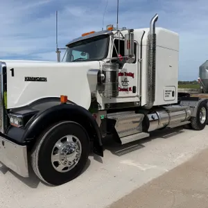 2016 Kenworth W900L Sleeper