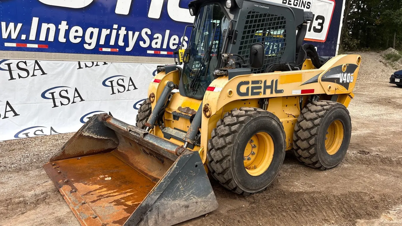 Gehl V400 Wheeled Skid Steer