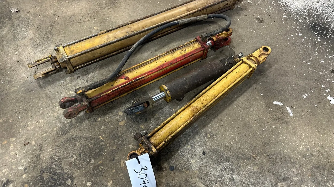 (4) Hydraulic Cylinders