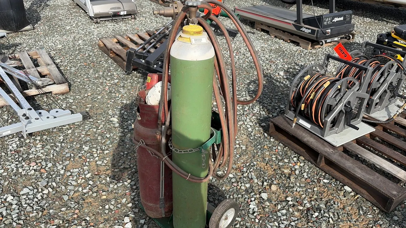 Welding Cylinder Dolly W/Oxygen And Acetylene Cylinders