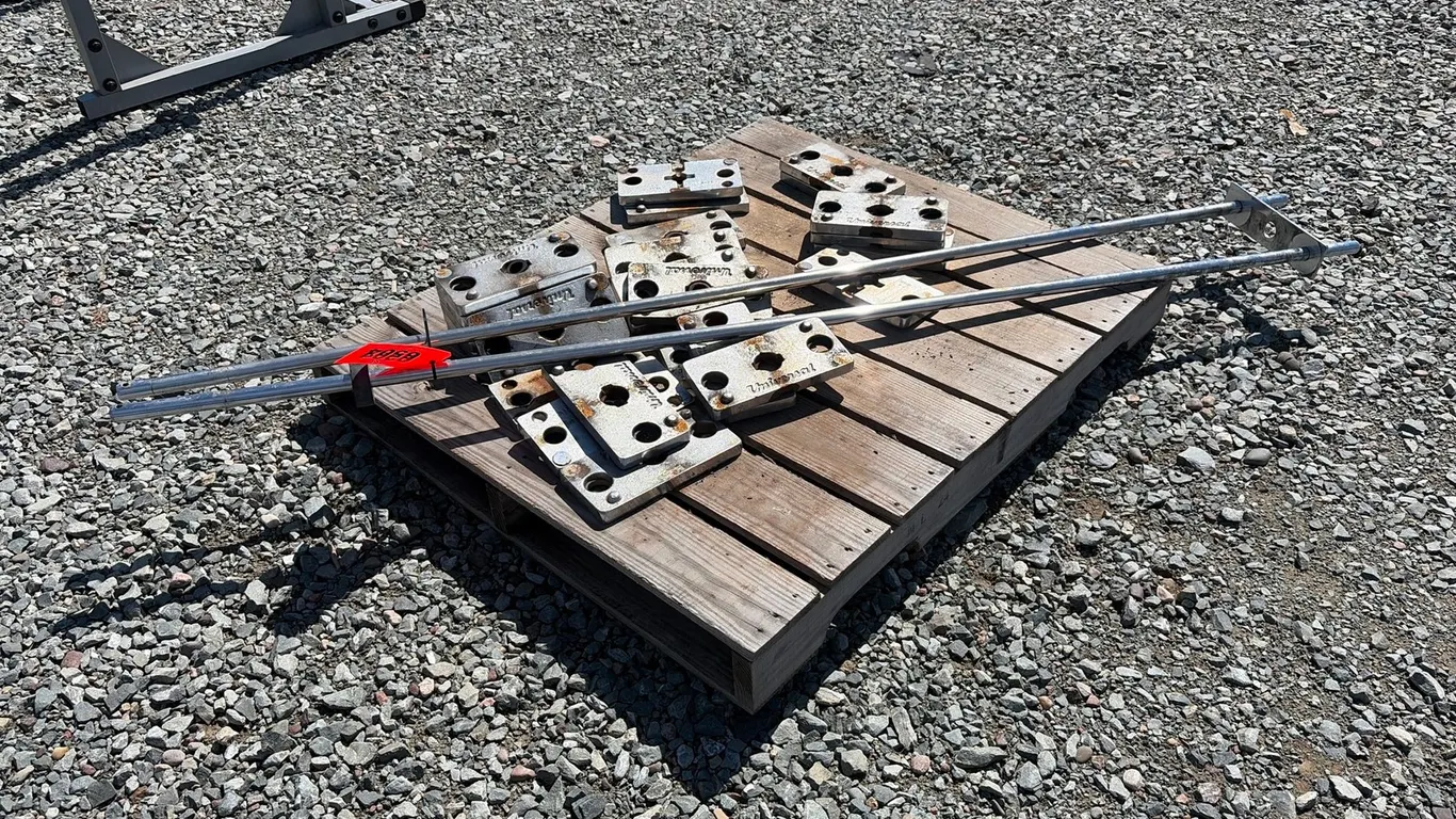 (25) Universal Weight Plates W/Bar