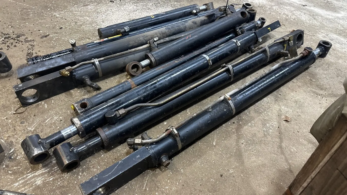 New Holland LX Series Hydraulic Cylinders