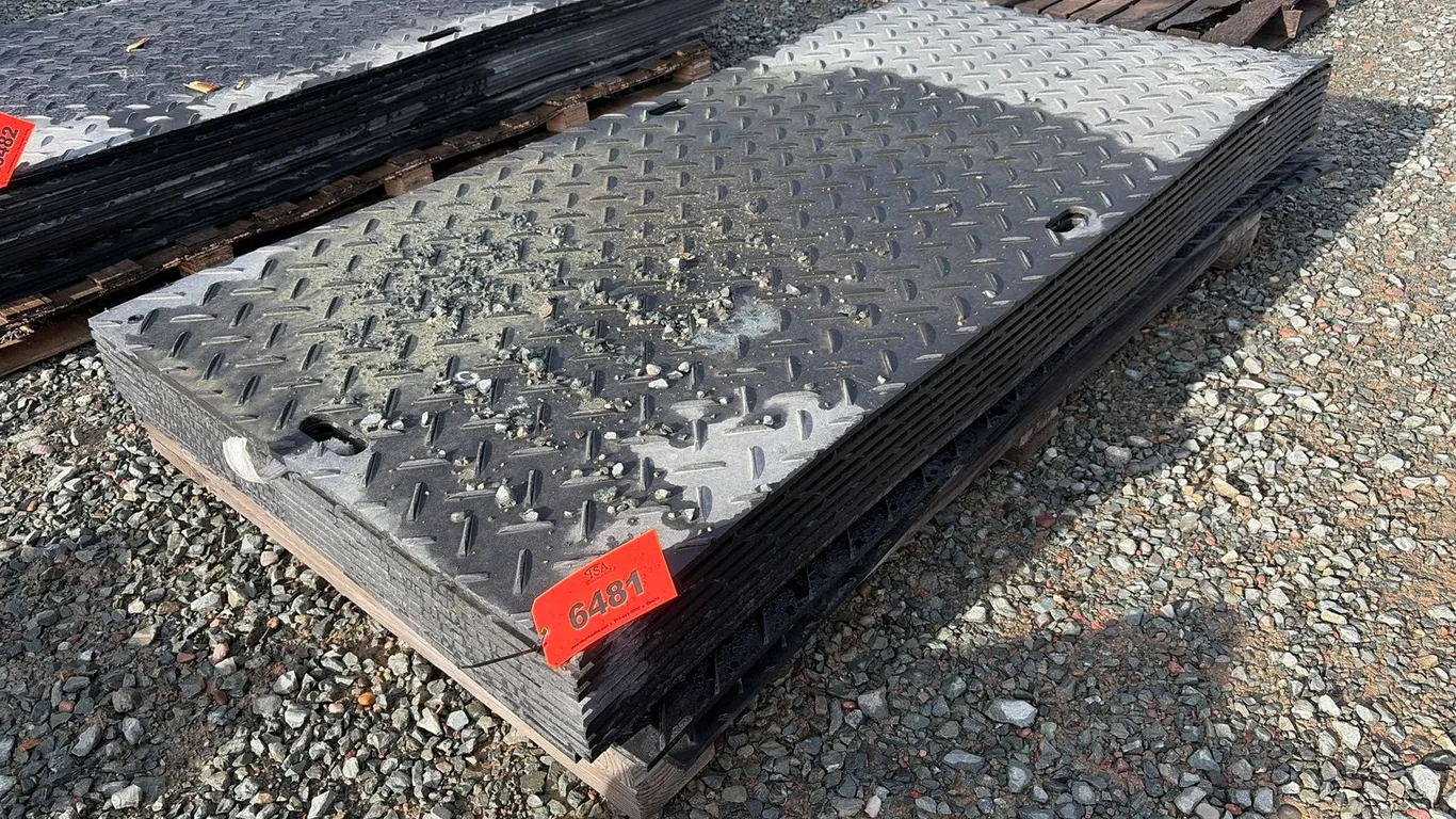 (15) Unused Roadbed Protection Pads