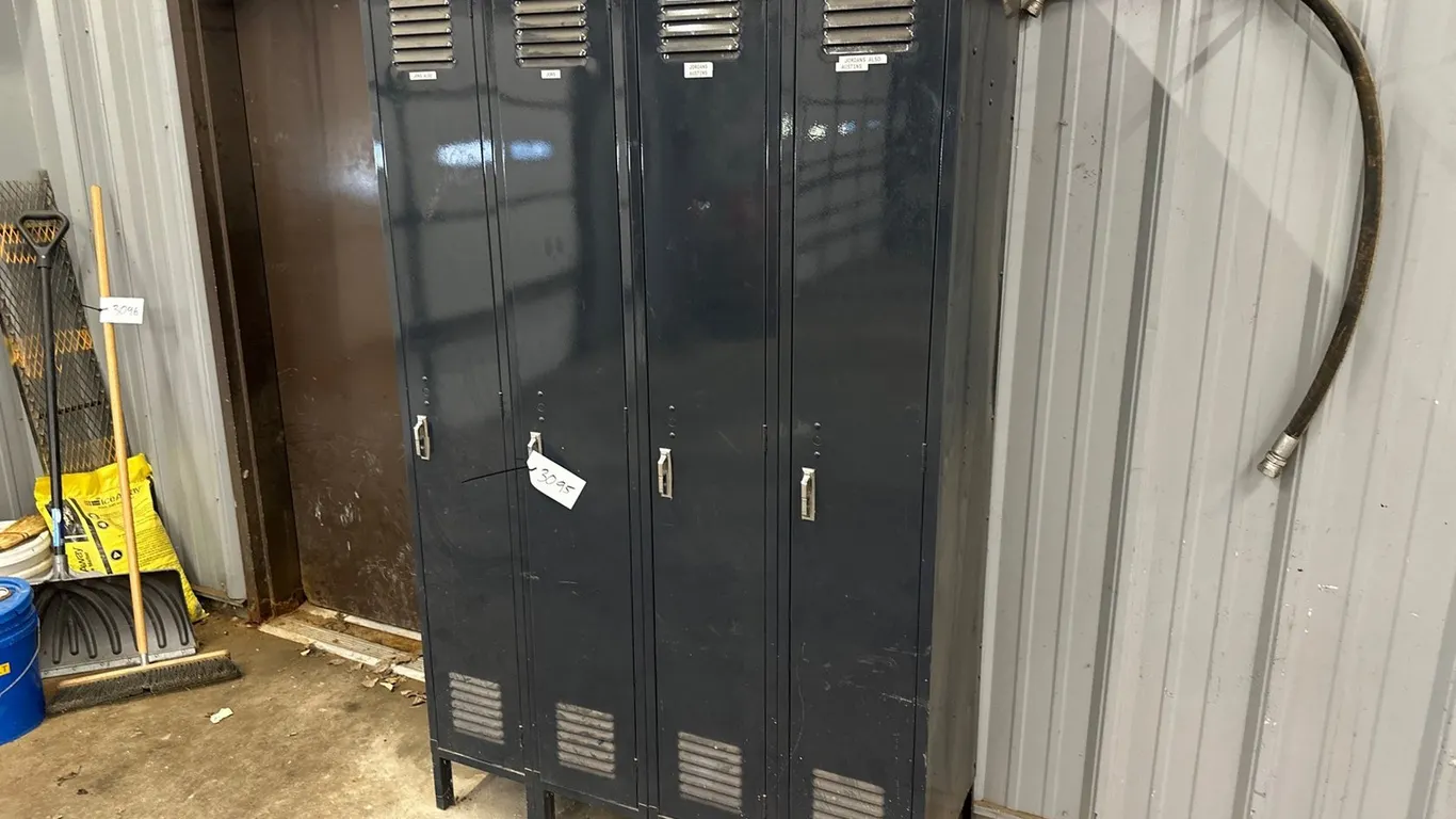 (4) Lockers