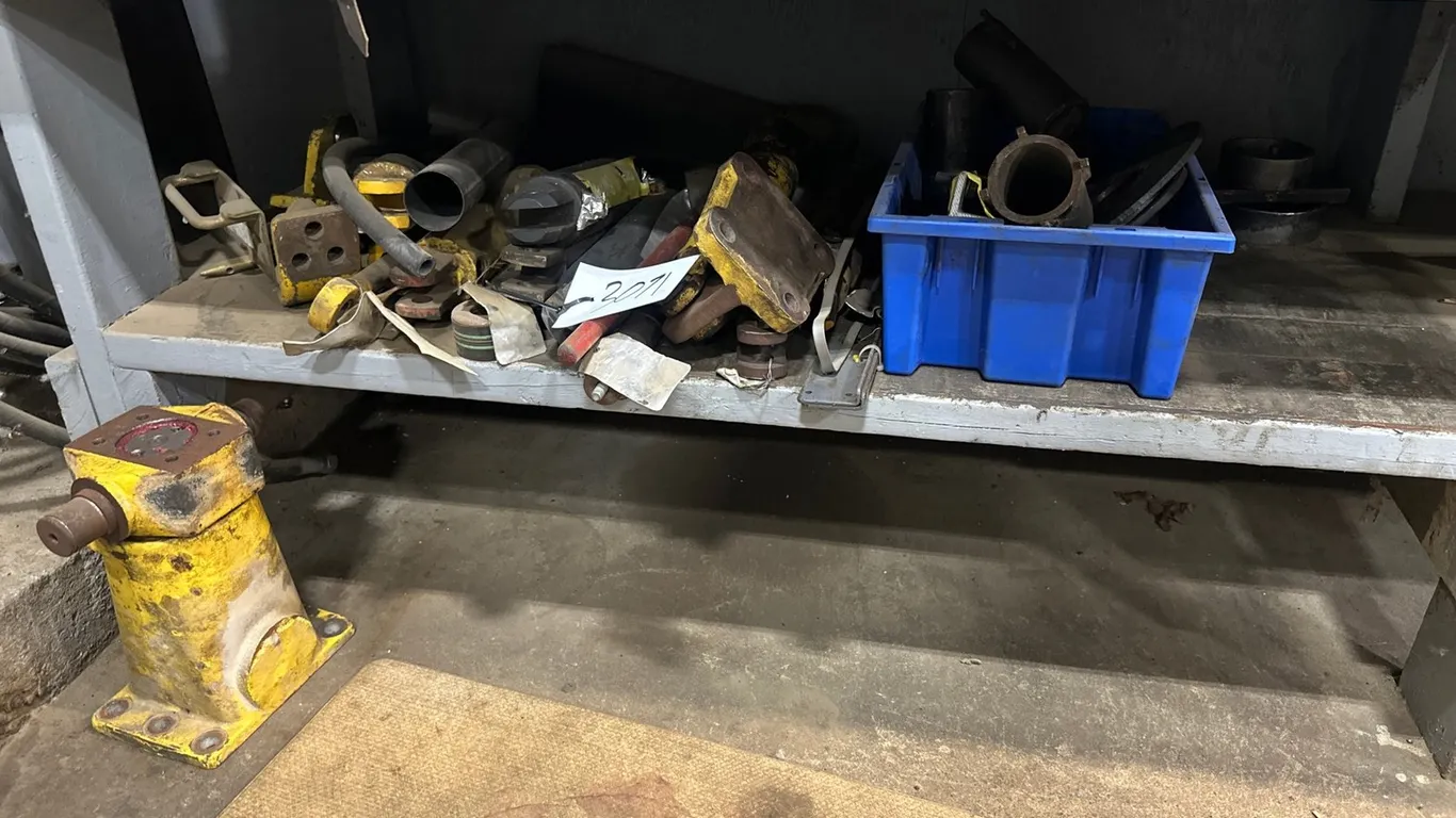 Bomag/ Hyster Hydraulic Cylinders And Other Parts
