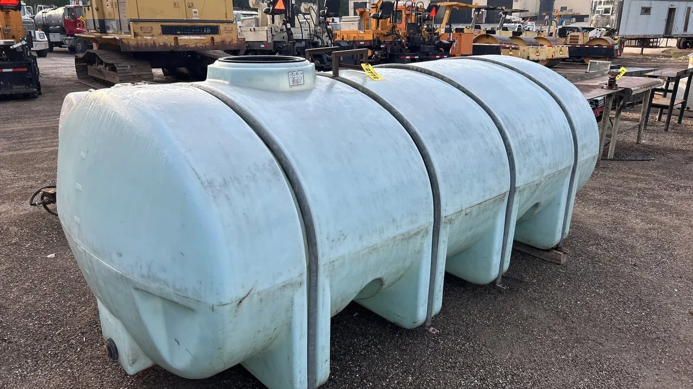 Approx 1625 Gallon Poly Tank