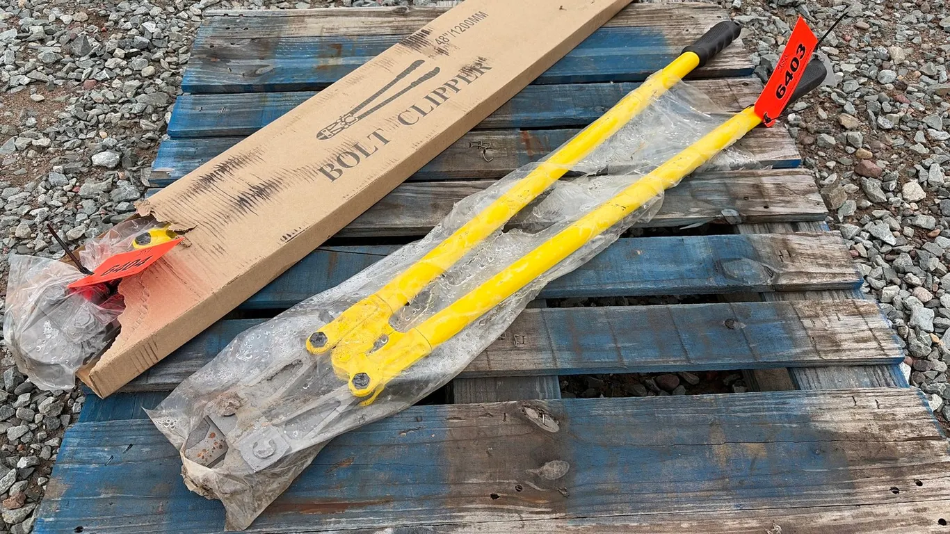 (1) Unused Bolt Cutter