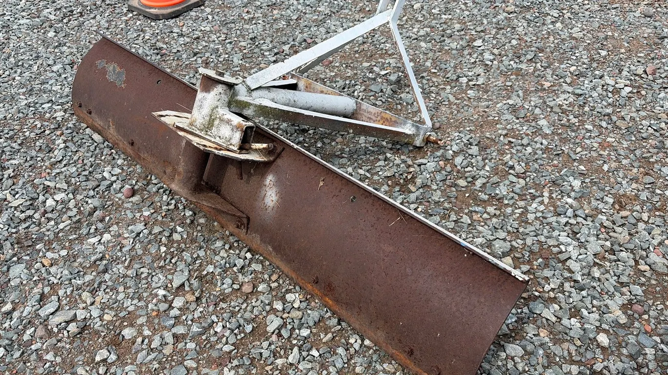 Approx. 60" 3-Point Rear Blade Attachment