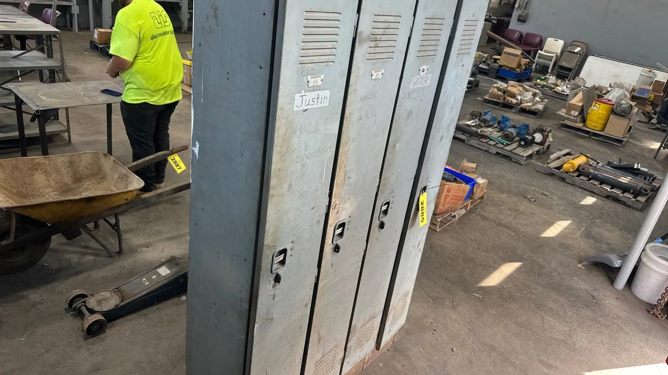 (4) Lockers