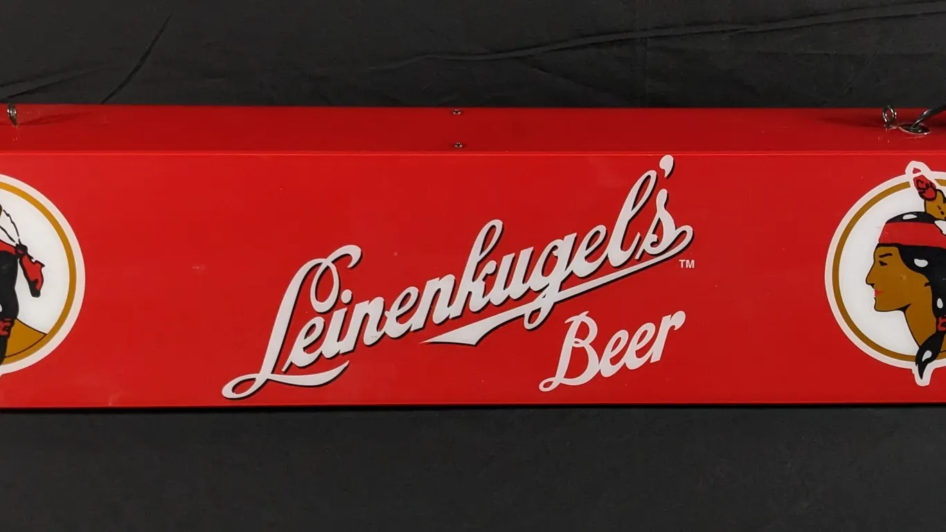 LEINENKUGELS BEER POOL TABLE LIGHT LIGHTED SIGN