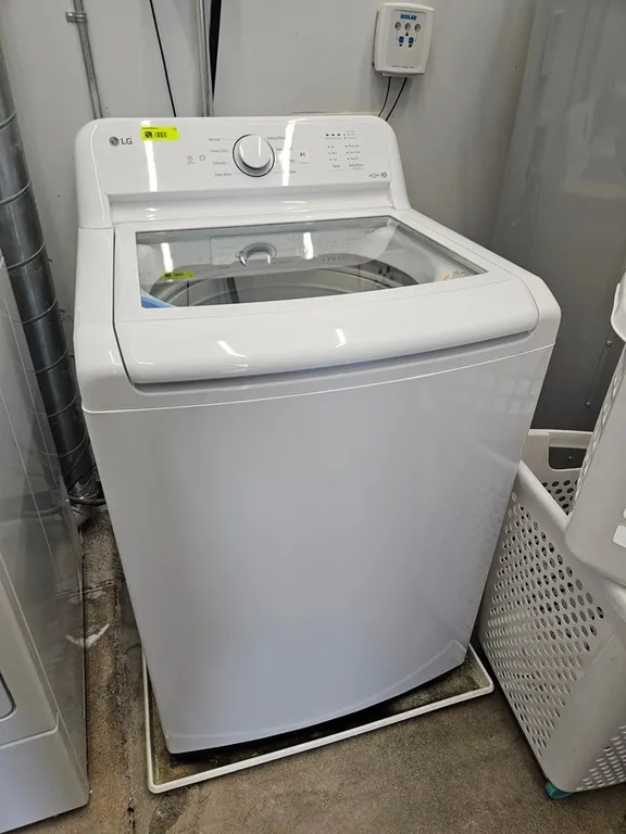 LG Washing Machine, Model WT6105CW