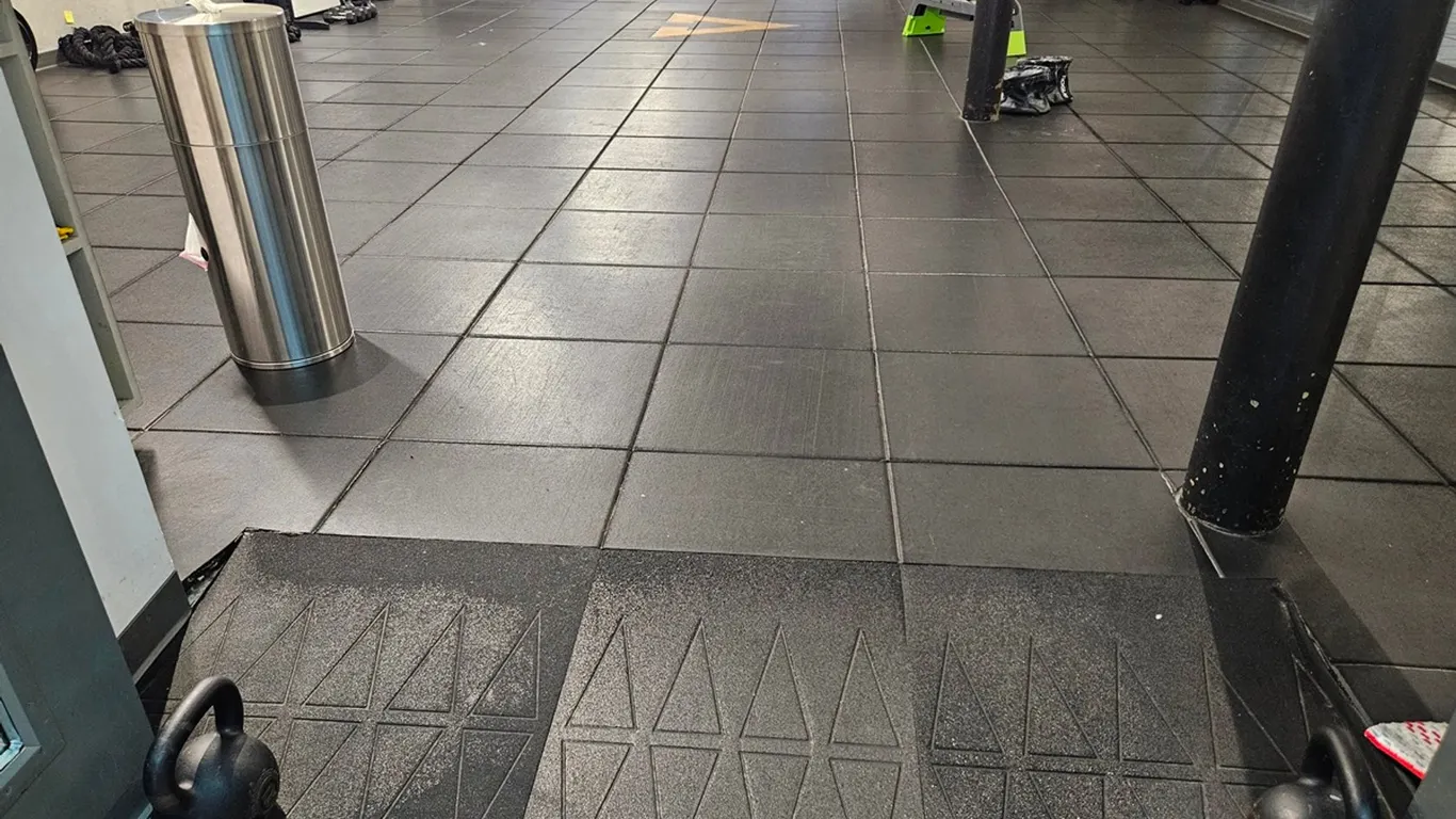 Rubber Flooring, 24"x24"x1" Thick Tiles, Over 1500 Sq. Ft., Lightly Glued (pulled up with a little effort)
