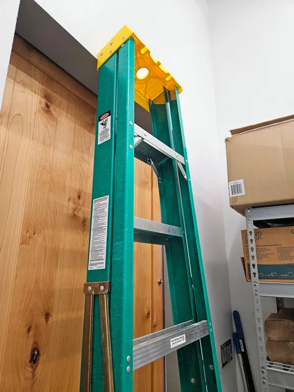 Werner 8' Fiberglass Step Ladder