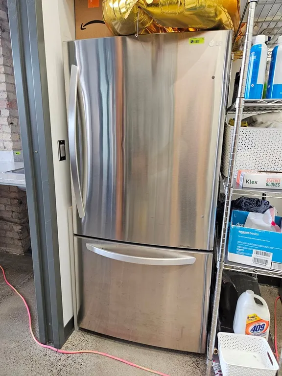 LG Refrigerator/Freezer, Model LDCS24223S, 115V