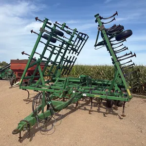 John Deere  980  40 Ft Field Cultivator, Knock On Sweeps, (4) Bar Spring Tooth Harrow, Walking Tandems, Single Fold